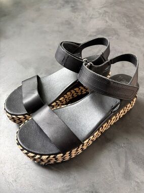 Sorel Cameron Flatform Sandals